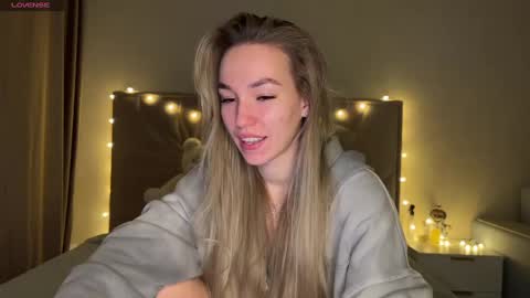 Snapshot of watergirl_ chatting on January 19, 9:02 pm Im saving up for a new car help me online show from January 19, 9:02 pm