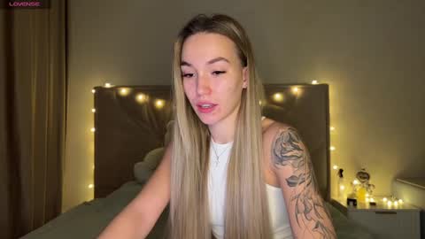 Snapshot of watergirl_ chatting on January 20, 11:10 pm Im saving up for a new car help me online show from January 20, 11:10 pm