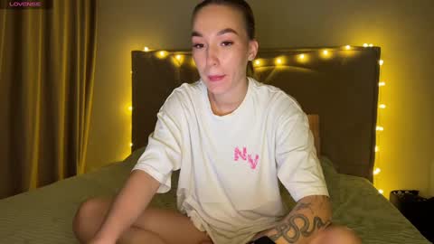 Snapshot of watergirl_ chatting on December 23, 9:40 pm Im saving up for a new car help me online show from December 23, 9:40 pm