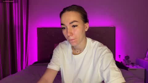 Snapshot of watergirl_ chatting on February 26, 1:03 am Im saving up for a new car help me online show from February 26, 1:03 am