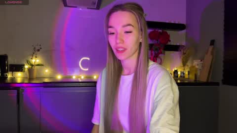 Snapshot of watergirl_ chatting on December 16, 10:45 pm Im saving up for a new car help me online show from December 16, 10:45 pm