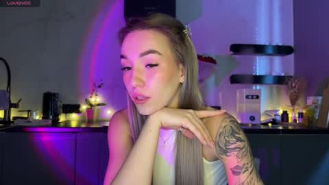 Snapshot of watergirl_ chatting on December 13, 7:37 am Im saving up for a new car help me online show from December 13, 7:37 am