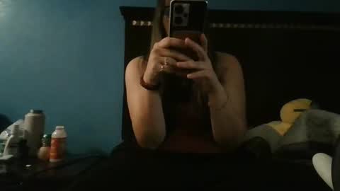 Snapshot of waywardqueen chatting on October 16, 7:33 am waywardqueen online show from October 16, 7:33 am