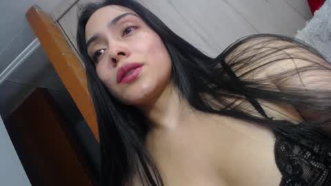 we_we77 online show from December 27, 11:53 pm