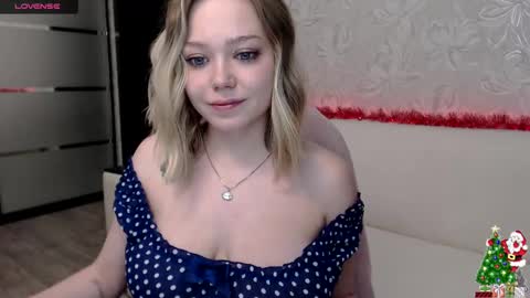 Snapshot of wells1kelly chatting on December 25, 8:07 pm Your blonde Kelly online show from December 25, 8:07 pm