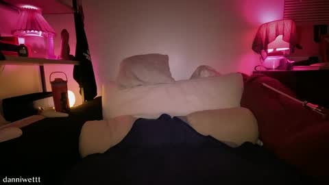 danni online show from April 26, 3:04 am