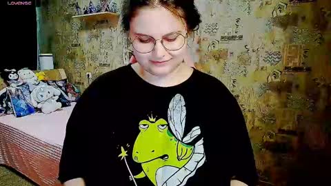 Snapshot of whisperinthedarkk chatting on September 10, 3:17 am whisperinthedarkk online show from September 10, 3:17 am