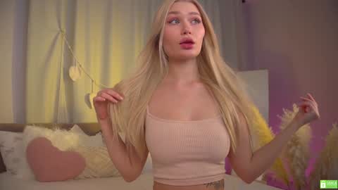 Snapshot of white_godness chatting on January 28, 2:31 pm Chloe    NEXT STREAM - 1 december online show from January 28, 2:31 pm