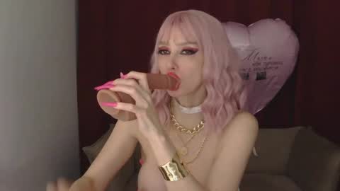 White Queen online show from February 16, 12:43 am