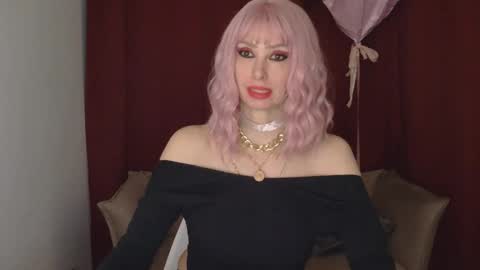 White Queen online show from February 20, 4:58 pm