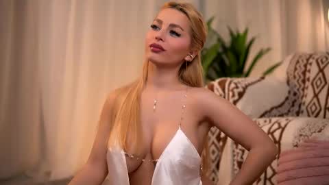 whitneyandrews online show from March 12, 4:48 am