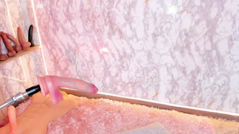 whitneyyfox online show from January 17, 8:13 am