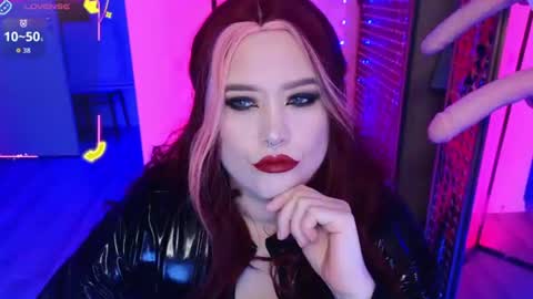 Laura  online show from July 3, 9:10 pm