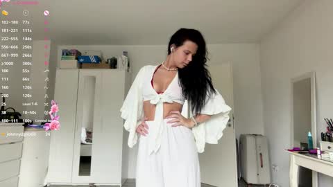 Mia online show from February 28, 3:22 pm