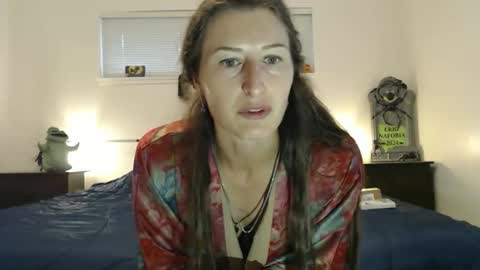 WildRose L - check my Pinned tweet if you dont see me online within 5 minutes after Ive sent email notifications online show from October 27, 12:50 am