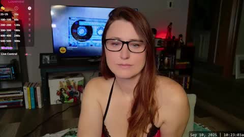 Snapshot of wildsouthernpeach chatting on September 10, 3:23 pm Ivy online show from September 10, 3:23 pm