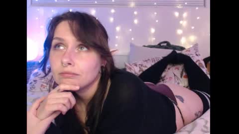 Eevie online show from December 21, 1:21 am