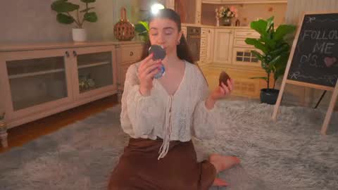 Lillian online show from May 26, 3:17 am