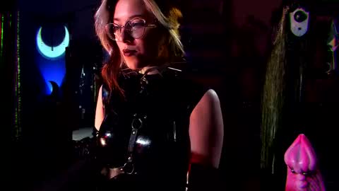 Snapshot of witch_fiona chatting on September 12, 8:16 pm Goddess of two strapons  - Mr. long Don Mr. Pinky online show from September 12, 8:16 pm