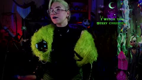 Snapshot of witch_fiona chatting on December 20, 8:23 pm Goddess of two strapons  - Mr. long Don Mr. Pinky online show from December 20, 8:23 pm