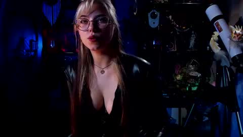 Snapshot of witch_fiona chatting on February 16, 7:16 pm Goddess of two strapons  - Mr. long Don Mr. Pinky online show from February 16, 7:16 pm