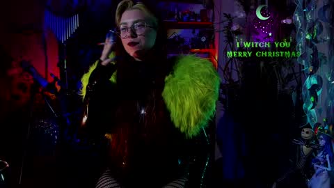 Snapshot of witch_fiona chatting on December 23, 8:14 pm Goddess of two strapons  - Mr. long Don Mr. Pinky online show from December 23, 8:14 pm