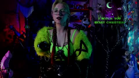 Snapshot of witch_fiona chatting on December 22, 8:14 pm Goddess of two strapons  - Mr. long Don Mr. Pinky online show from December 22, 8:14 pm