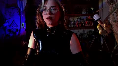 Snapshot of witch_fiona chatting on February 4, 7:22 pm Goddess of two strapons  - Mr. long Don Mr. Pinky online show from February 4, 7:22 pm