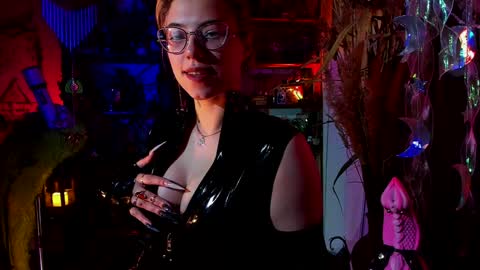 Snapshot of witch_fiona chatting on January 17, 8:11 pm Goddess of two strapons  - Mr. long Don Mr. Pinky online show from January 17, 8:11 pm