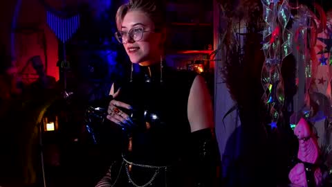 Snapshot of witch_fiona chatting on January 10, 8:26 pm Goddess of two strapons  - Mr. long Don Mr. Pinky online show from January 10, 8:26 pm