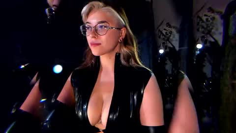 Snapshot of witch_fiona chatting on October 21, 8:13 pm Goddess of two strapons  - Mr. long Don Mr. Pinky online show from October 21, 8:13 pm