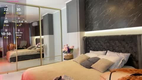 Maya online show from April 17, 1:19 am