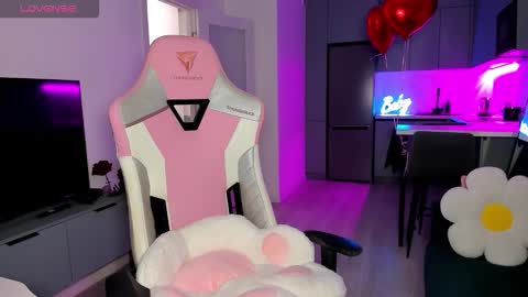 Emi online show from February 17, 4:01 am