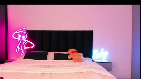 Emi online show from December 28, 3:04 am