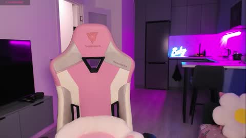 Emi online show from September 12, 7:10 pm