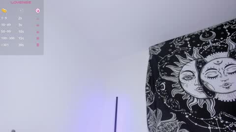 Snapshot of xemily_hardy chatting on January 15, 11:08 pm Kanae. online show from January 15, 11:08 pm