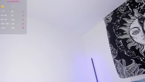 Snapshot of xemily_hardy chatting on January 8, 12:49 am Kanae. online show from January 8, 12:49 am