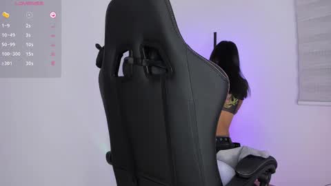 Snapshot of xemily_hardy chatting on February 21, 11:54 pm Kanae. online show from February 21, 11:54 pm