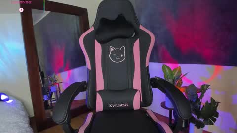 Snapshot of xemily_hardy chatting on September 27, 12:18 am Kanae. online show from September 27, 12:18 am