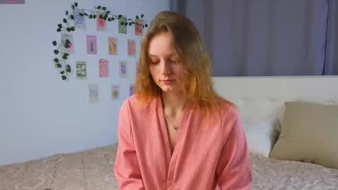 Luna and Lina online show from December 3, 4:15 am