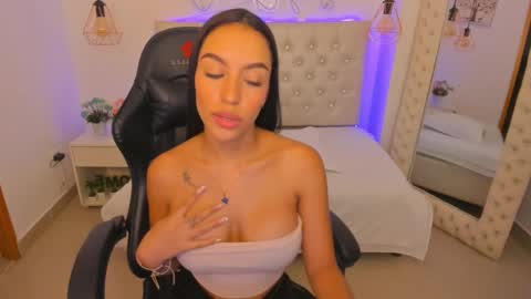 xiomara_cortes online show from February 3, 7:10 pm