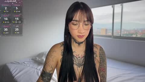 xisisxx online show from April 7, 9:50 pm