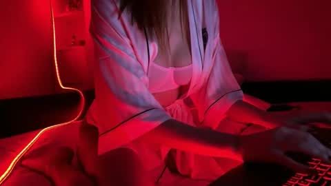 XMollyLoveX online show from December 5, 6:31 pm