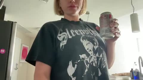jenn online show from May 8, 10:00 pm