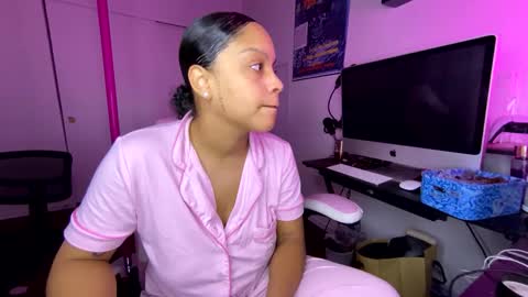 xStarGazingx online show from October 5, 8:19 am