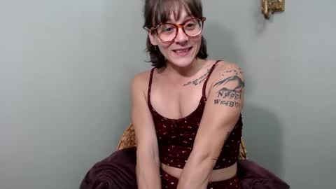 HOTWIFE MILF XXEMBERRAEXX online show from September 19, 1:59 am