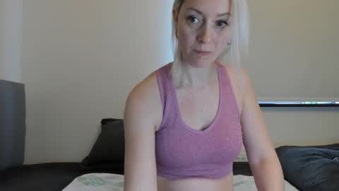 Snapshot of xxkimber_bentonxx chatting on March 10, 11:12 am  Next online Monday to Friday 10am till 2pm UK time online show from March 10, 11:12 am