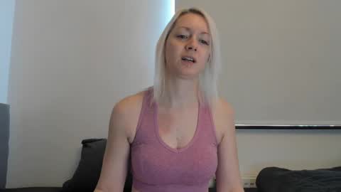 Snapshot of xxkimber_bentonxx chatting on February 27, 9:43 am  Next online Monday to Friday 10am till 2pm UK time online show from February 27, 9:43 am