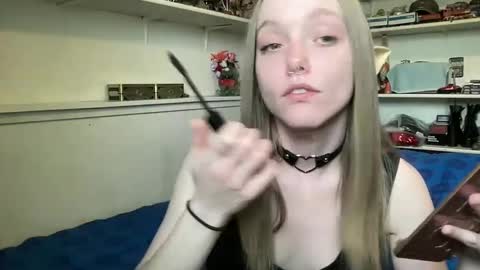 Snapshot of xxloveanastasia chatting on September 19, 5:45 pm LoveAnastasia online show from September 19, 5:45 pm