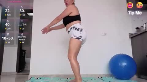 xxmilexx online show from June 3, 1:23 pm